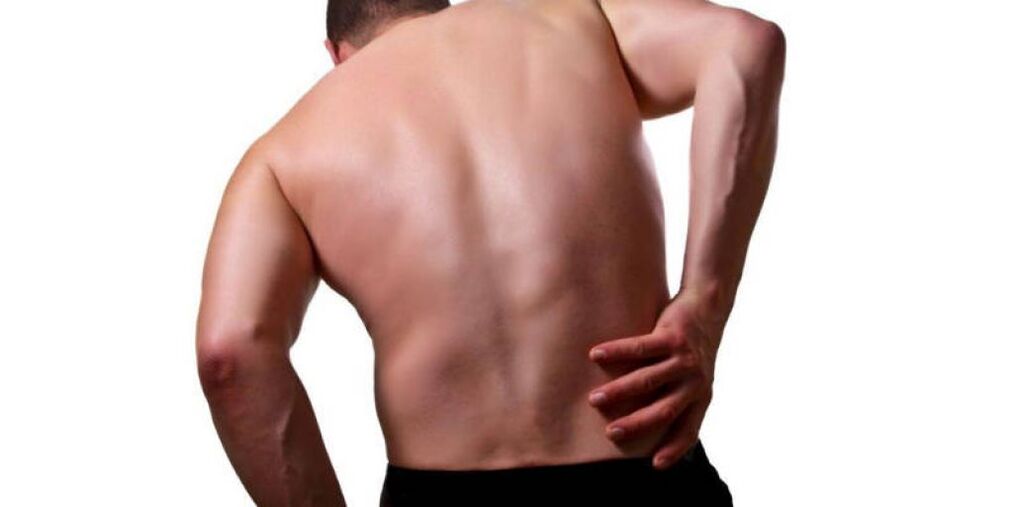 Il dolore nella regione lombare a destra è solitamente causato da un danno agli organi interni